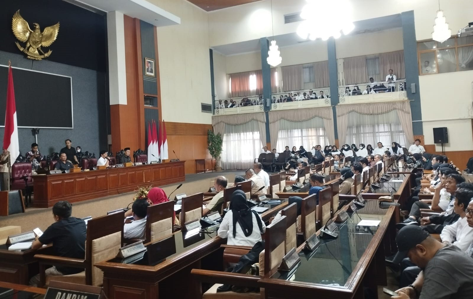 Kecewa Pelantikan PPPK Ditunda, Ratusan Tenaga Honorer Datangi Gedung DPRD Kuningan