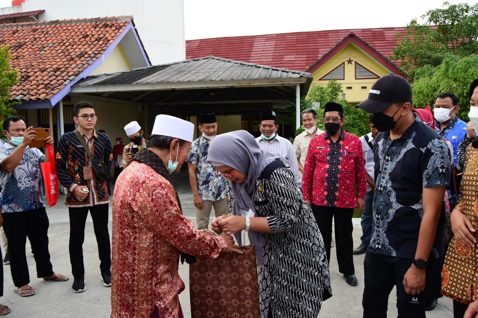 KH Buya Syakur Yasin Wafat, Bupati Indramayu: Umat Islam Indonesia Berduka