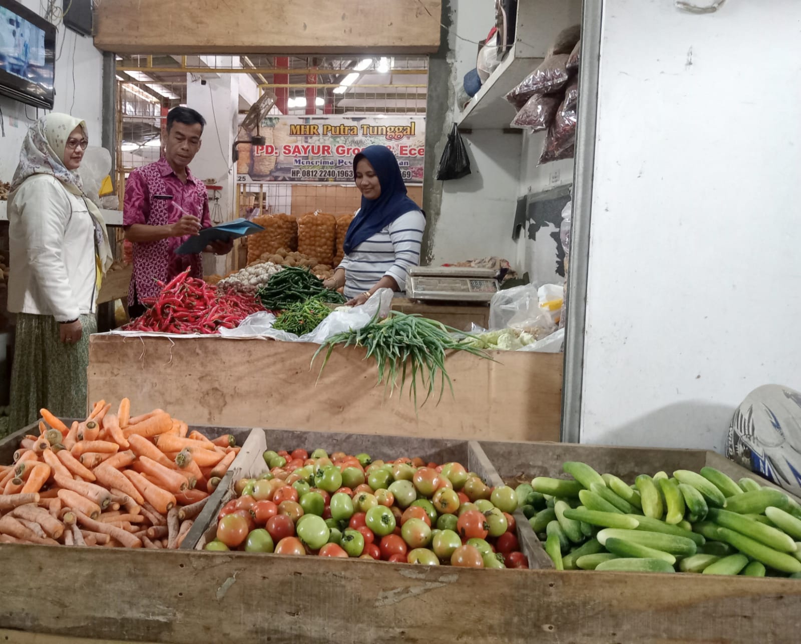 Harga Tomat di Pasar Kepuh Kuningan Pecah Rekor, Anjlok Seharga Tarif Parkir