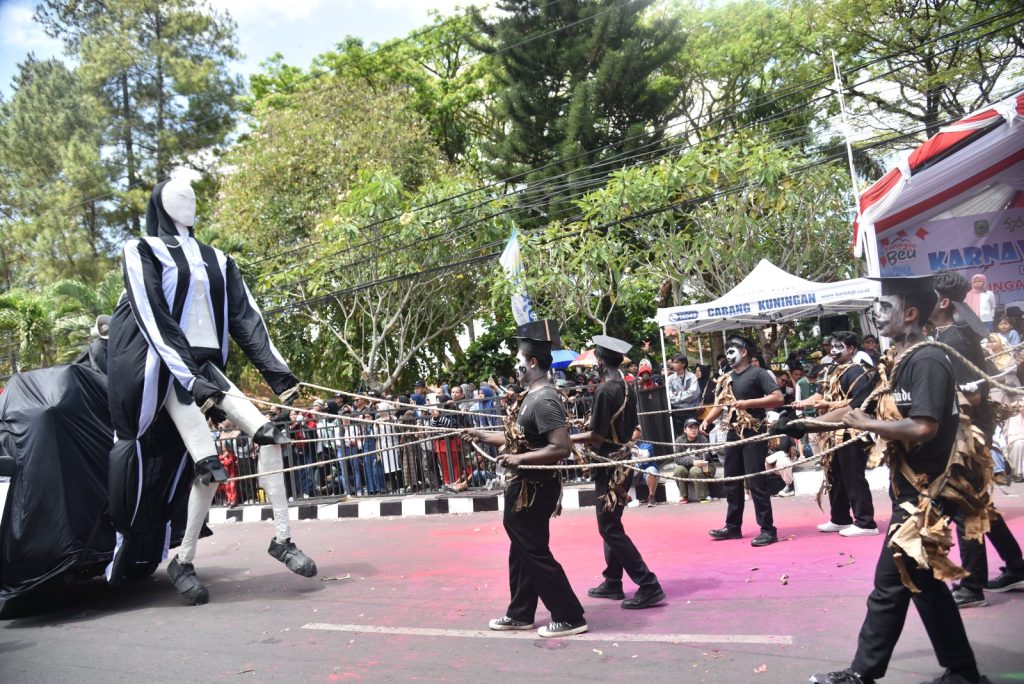 Karnaval Budaya Hari Jadi Kuningan Ditunda, Ini Penjelasan Bupati Dian