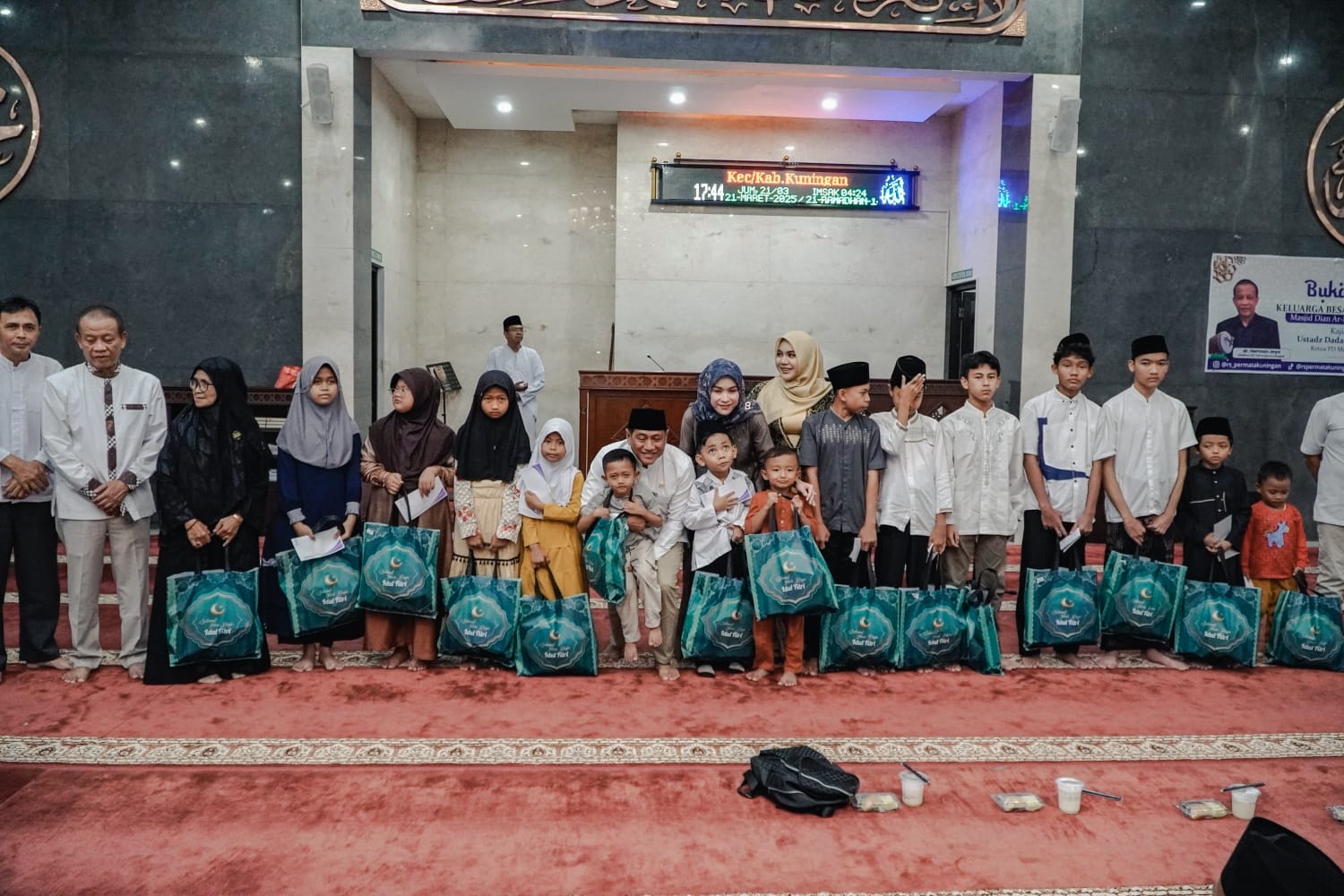 RS Permata Kuningan Gelar Bukber Sekaligus Santunan untuk Anak Yatim-Piatu