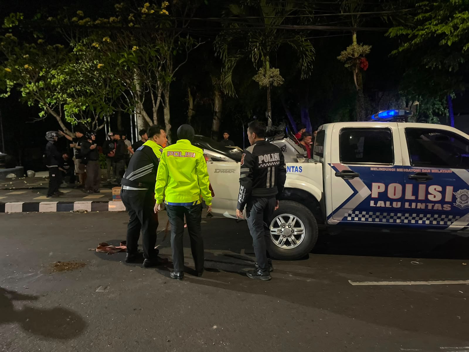 NMAX Tabrak Truk di Depan Pendopo Kuningan, Pengendara Luka Berat