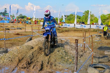 Night Race Perdana Shell BLU CRU Yamaha Enduro Challenge, Sambangi Kalimantan Barat