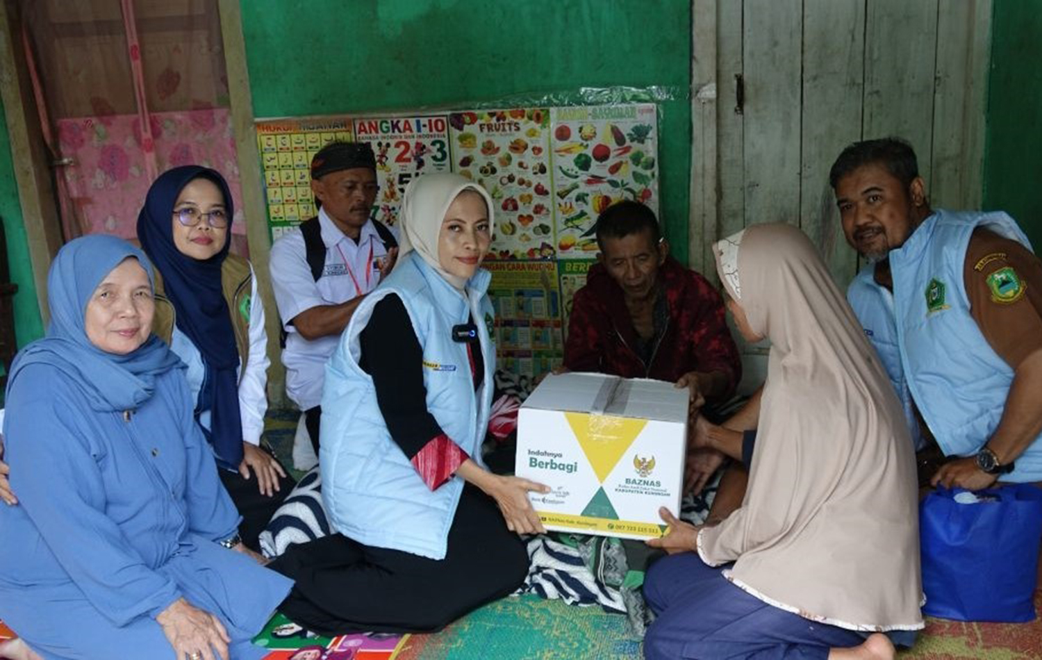 LKKS Kuningan Sambangi Warga Sakit di Desa Cageur