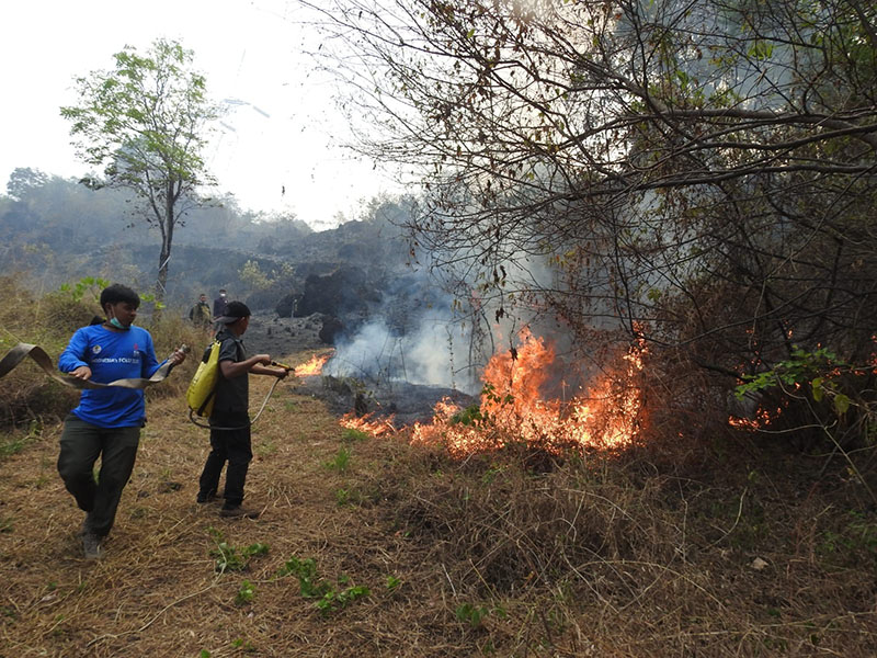 Kebakaran di Gunung Ciremai Meluas, Api di Blok Kupak Disinyalir Ada Unsur Kesengajaan 