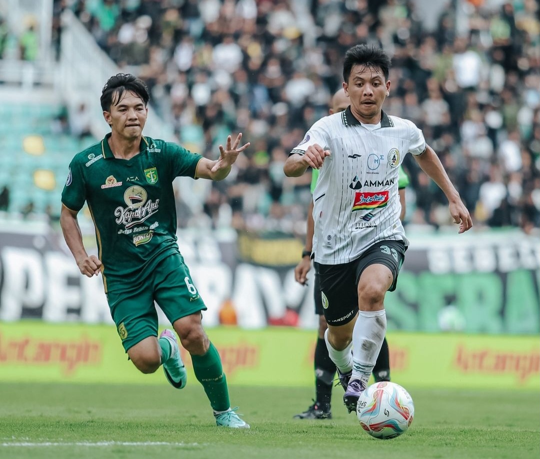 Dikecam karena Insiden 'Horor' Tendang Kepala Pemain Persebaya, Wahyudi Hamisi Akhirnya Buka Suara