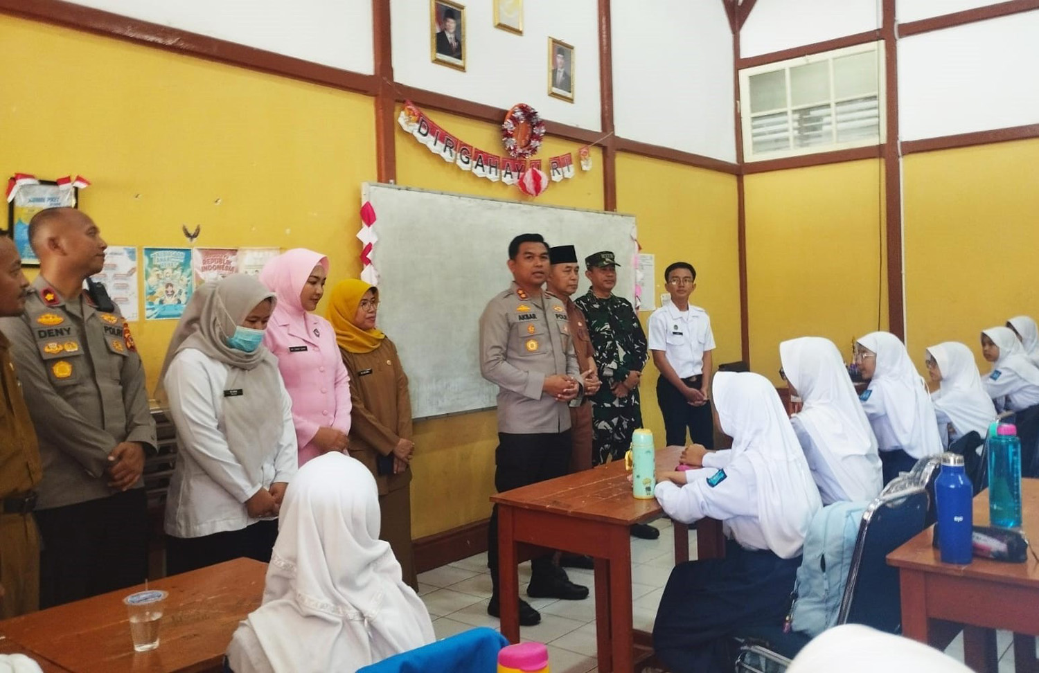 Polres Kuningan Terlibat Distribusikan MBG ke TK dan SMP, Tugas Perdana!