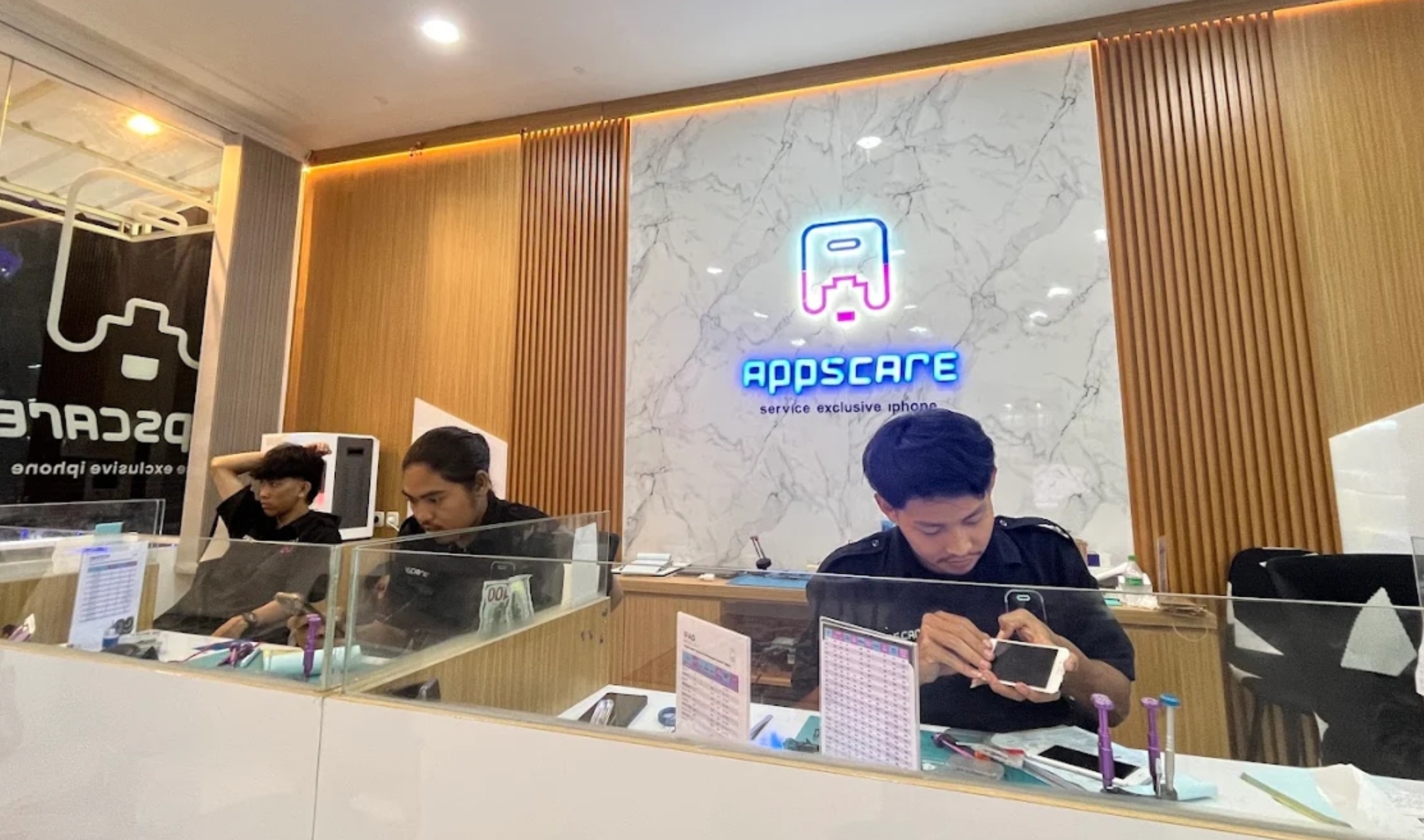 Tempat Service Khusus iPhone Terbaik di Cirebon, Biaya Lebih Murah