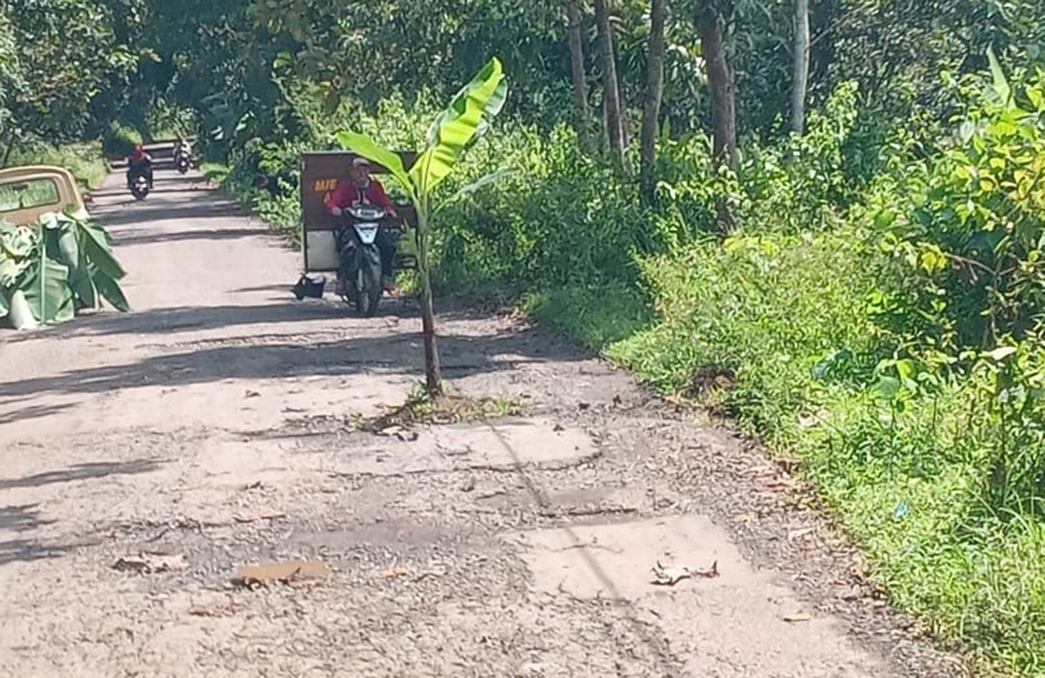 Jalan Rusak Japara-Cengal-Cikeleng Ditambal Dulu, Perbaikan Total Tunggu Opsen PKB