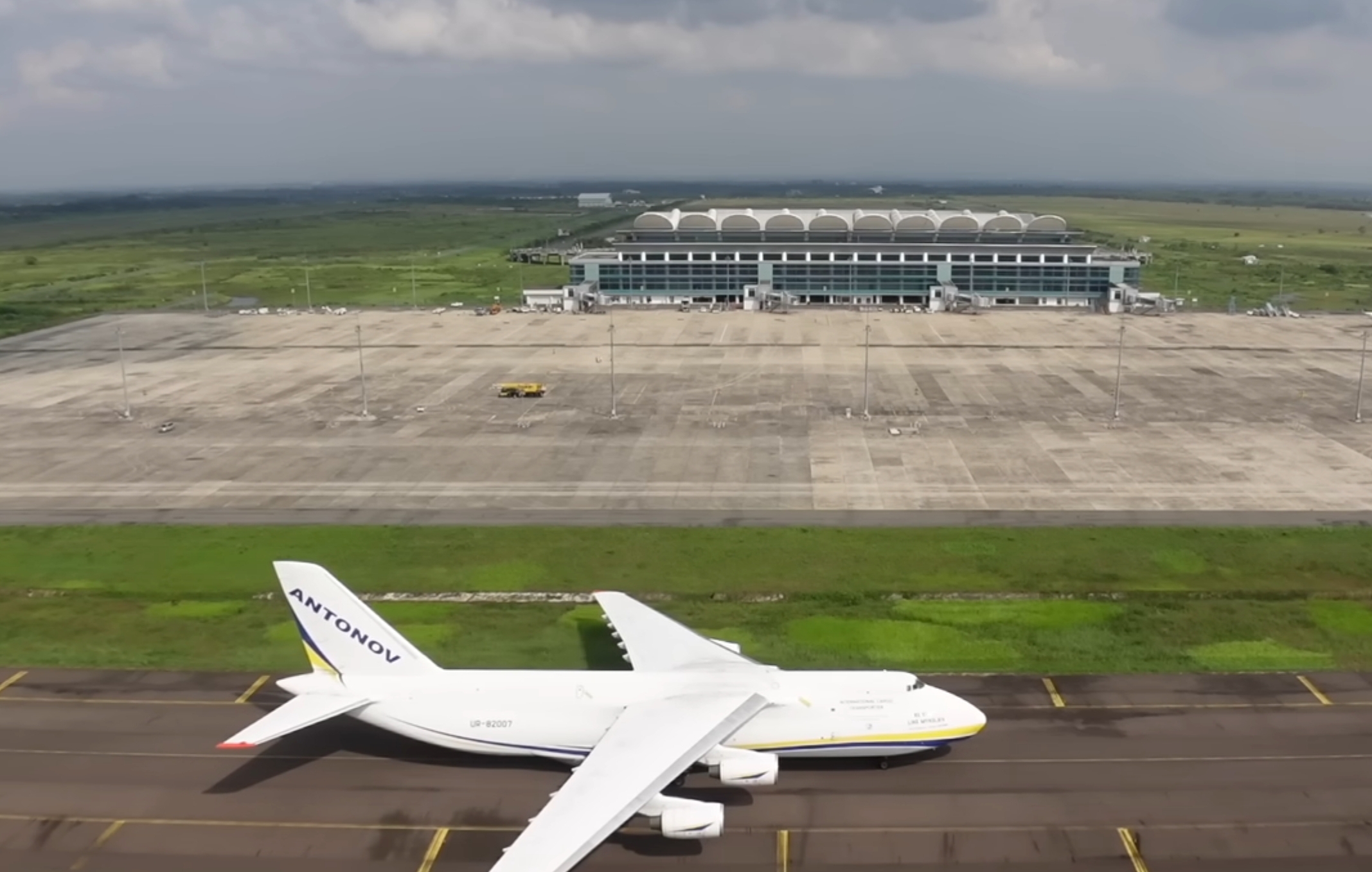 7 Bandara Internasional dengan Runway Terpanjang di Indonesia, Salah Satunya Belum Beroperasi