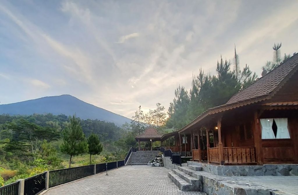 Rekomendasi Wisata di Kuningan Untuk Staycation, View Gunung Ciremai