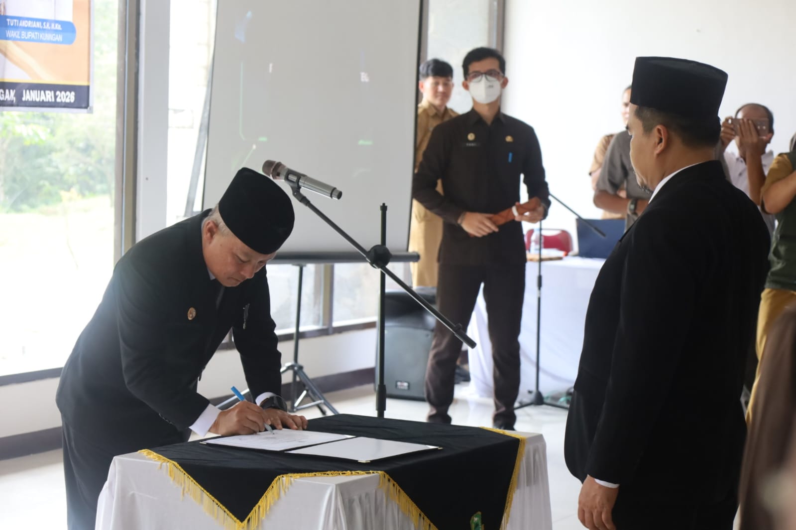 Nama Surya Bersinar di Mutasi Eselon III Pemkab Kuningan, Geser Rizal Arif Gunawan