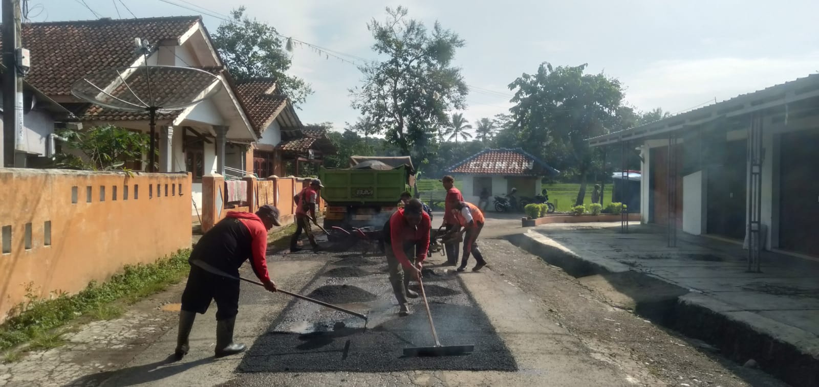 MANTAP, Taji Sekda Kuningan Makin Kuat, Dua Hari Pasca Ditinjau, Jalan Japara- Cengal Langsung Diperbaiki
