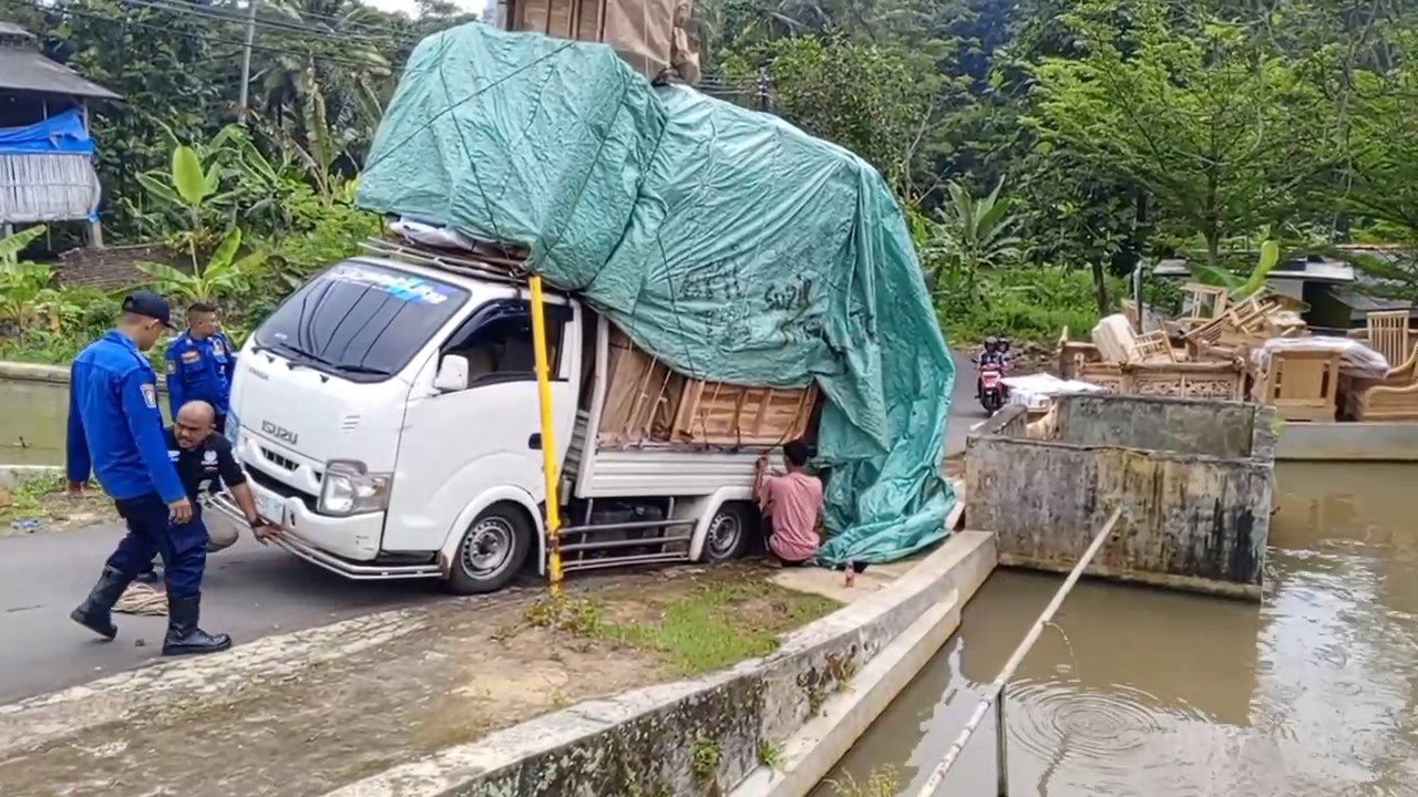 Damkar Kuningan Layani Aduan di Tengah Keterbatasan Anggaran