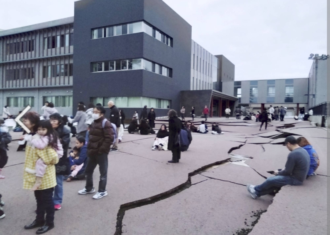 Setelah Sumedang, Jepang Diguncang Gempa Bumi 7,4 Magnitudo, Jalan Sampai Retak