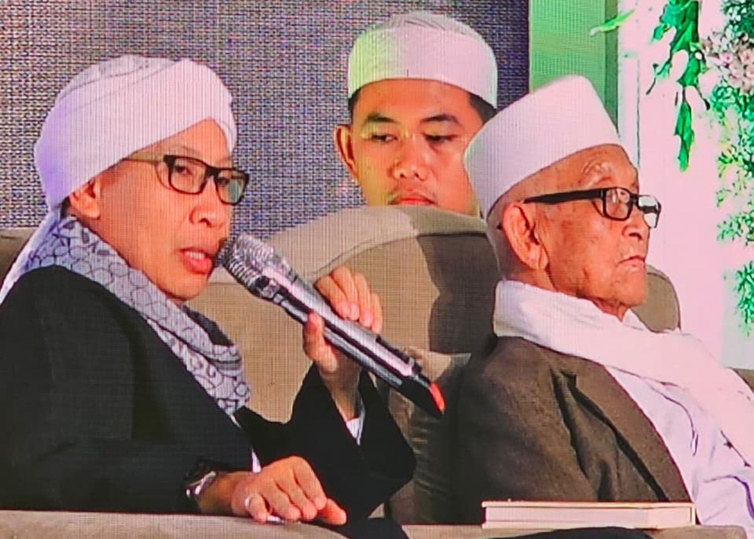 Banyak Kerusuhan, Buya Yahya Ajak Jaga Persatuan Bangsa