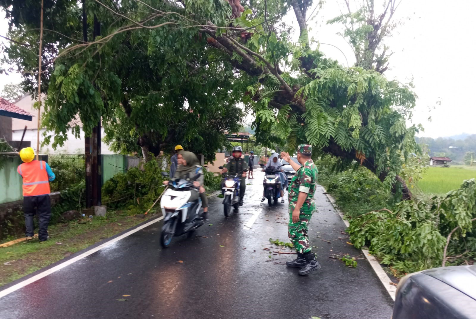 Dua Kecamatan di Kuningan Terkena Angin Kencang dan Musibah Longsor