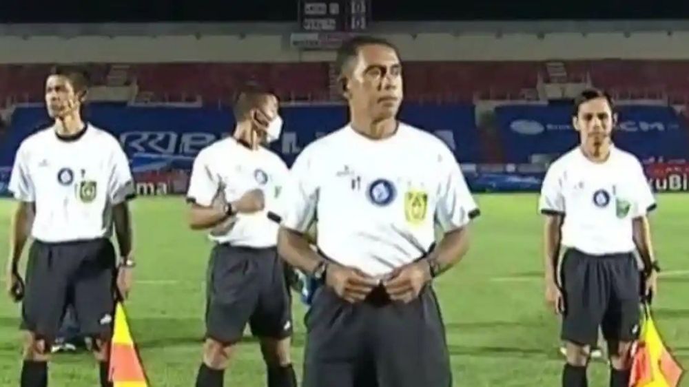 Rekam Jejak Wasit Gideon Dapaherang Jadi Sorotan saat Persib Bandung Hadapi Dewa United