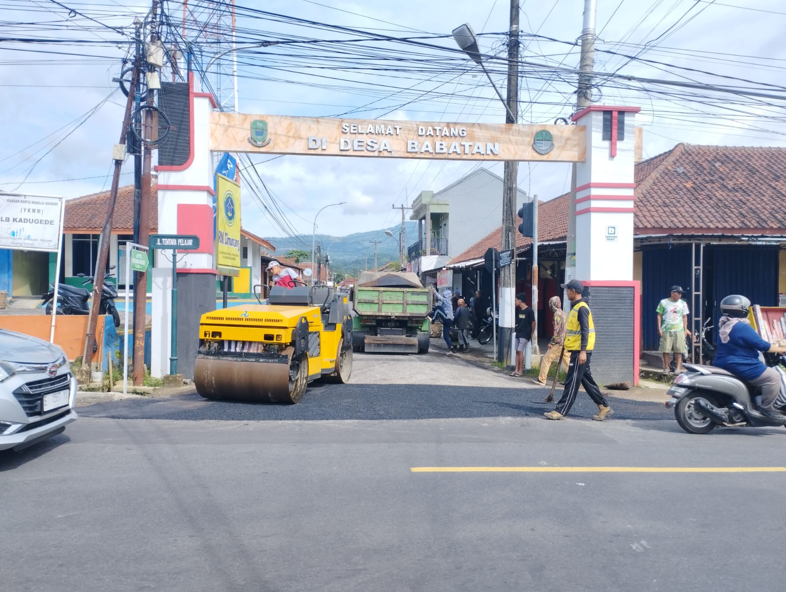 ASYIK, Mau Lebaran, Dinas PUTR Kuningan Mulai Perbaiki Jalan Kabupaten yang Rusak, Anggaran dari APBD 2024