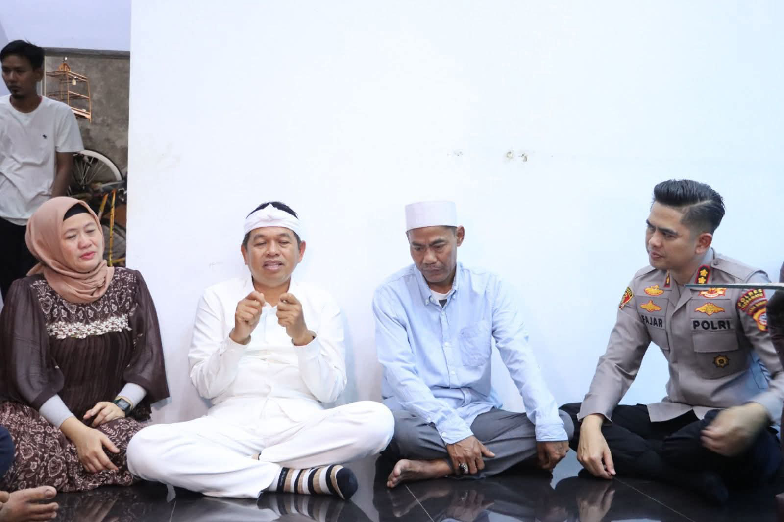 Gubernur Jabar Kunjungi Rumah Korban Pembunuhan Oknum Polisi di Indramayu