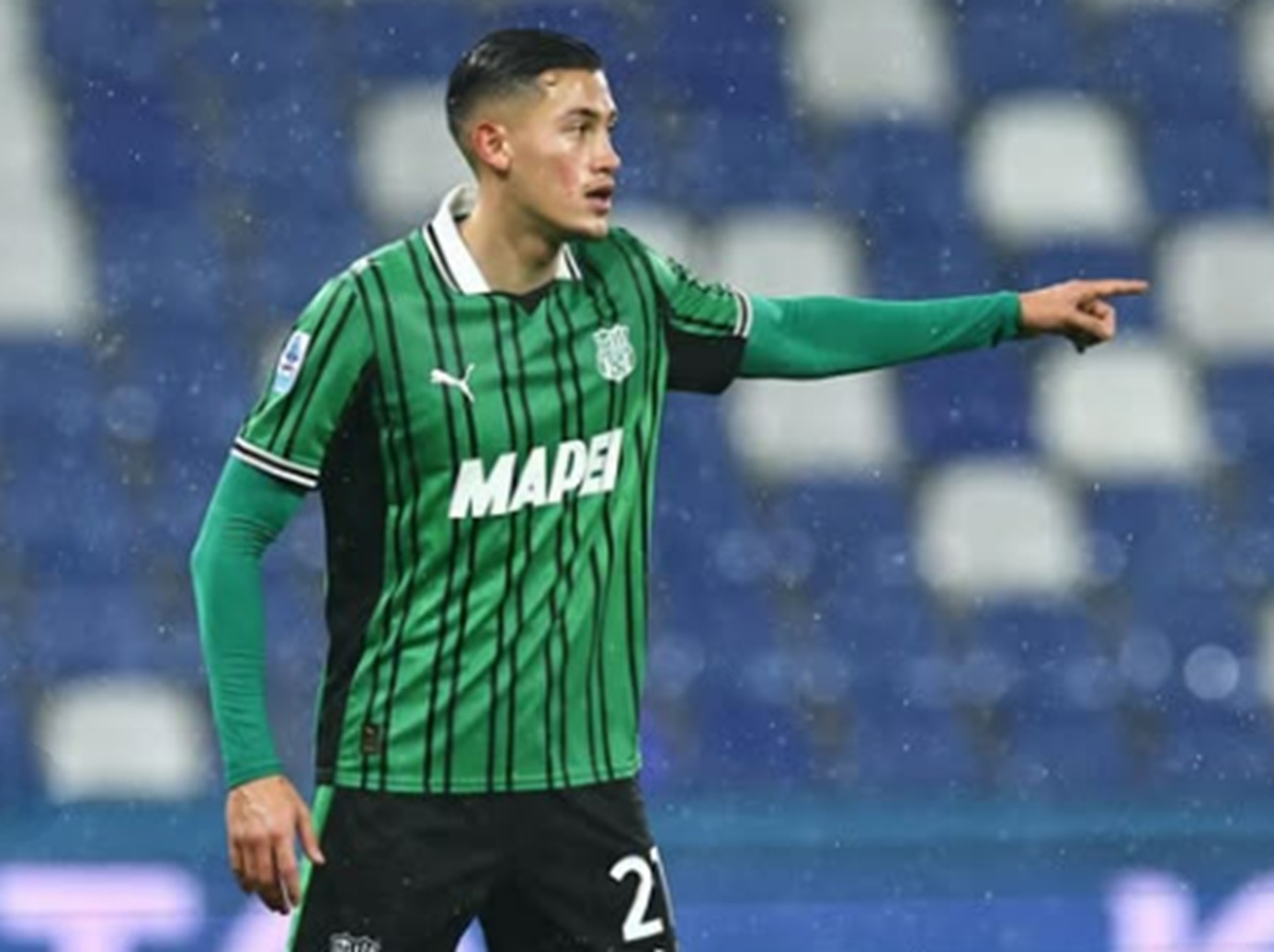 SERIUS! AC Milan Sodorkan Kontrak Sampai 2029 untuk Gaet Jay Idzes