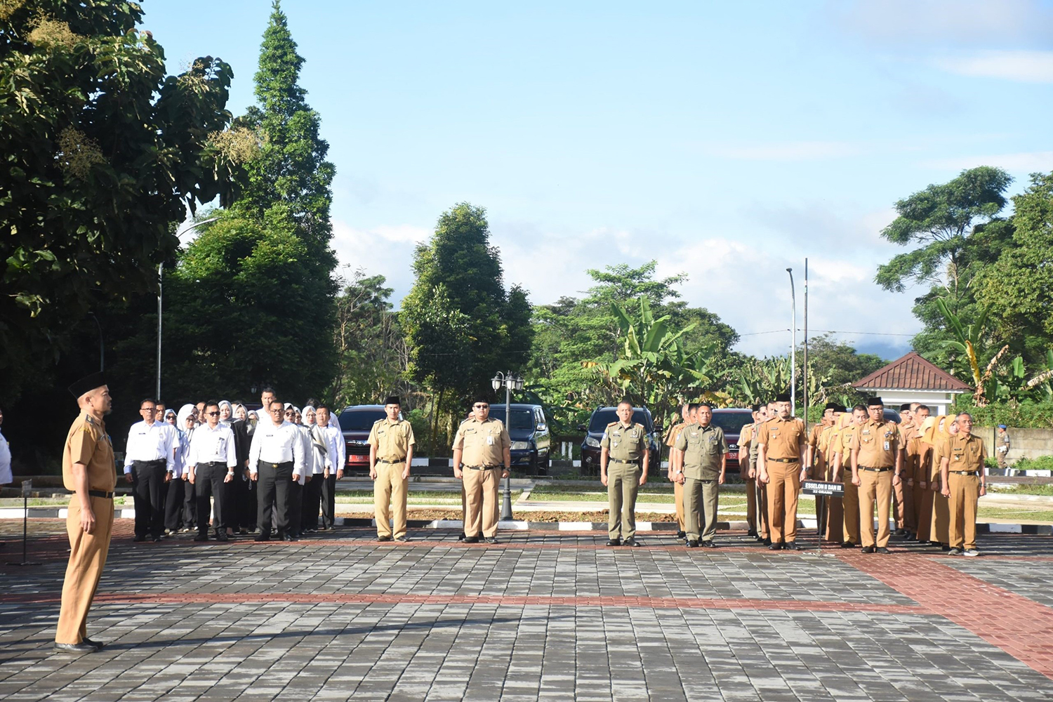 Kebersihan Lingkungan Kantor jadi Perhatian Wabup Tuti