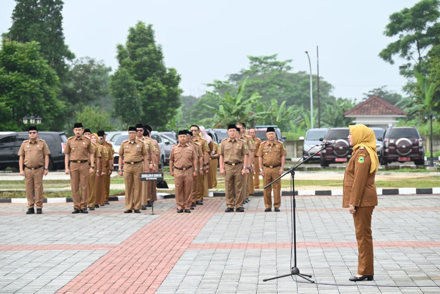 Usai Dilantik, Wabup Tuti Langsung Pimpin Apel Pagi di Setda Kuningan