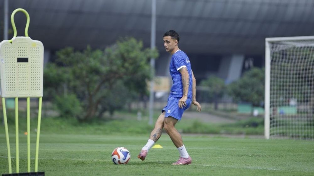 Eliano Reijnders Tetap Tenang saat Persib Bandung Tertinggal Jauh dari Dominasi Borneo FC