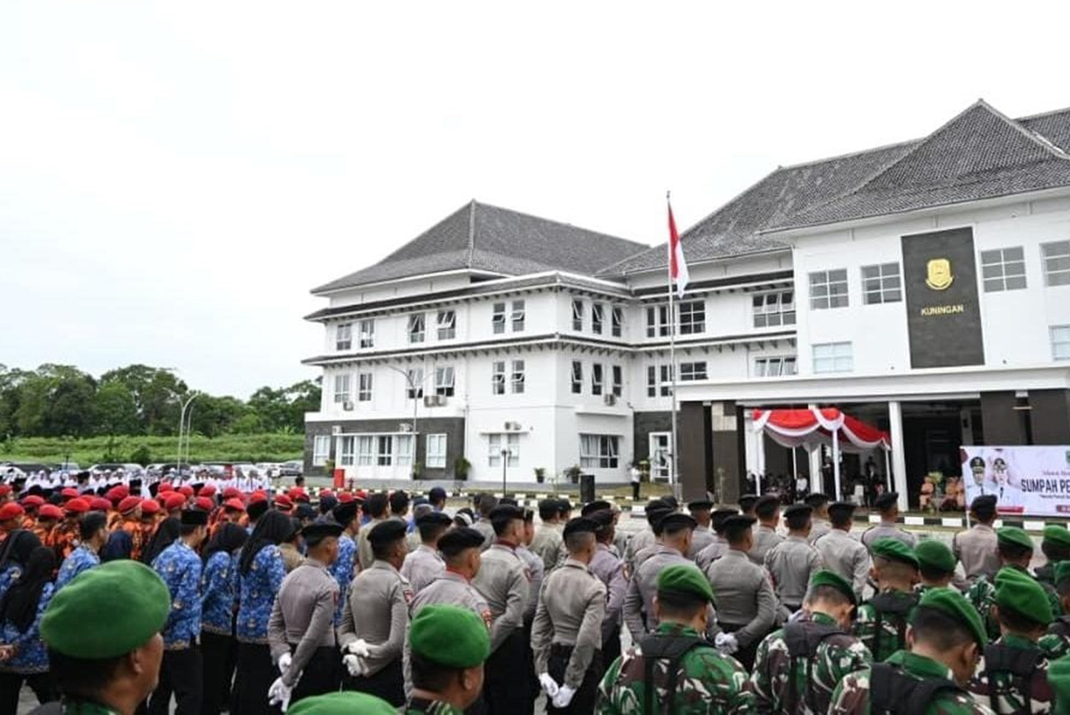 Diiringi Hujan, Wakil Bupati Kuningan Ajak Pemuda Kobarkan Semangat Kebangsaan 
