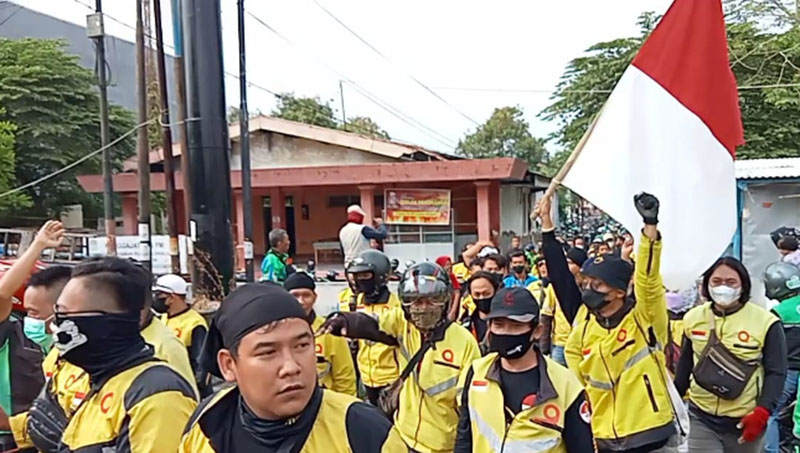 Jangan Dulu ke Cirebon, Ada Ojol Demo di Balaikota