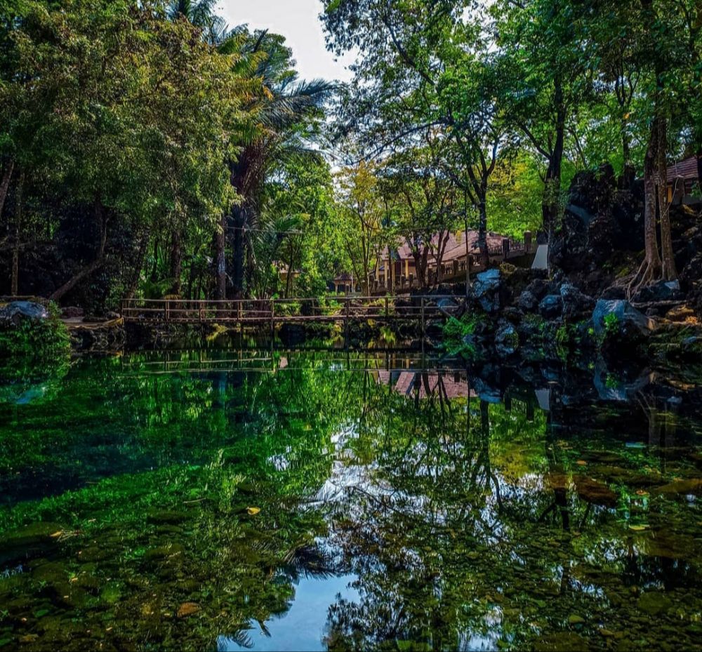 Yuk Berlibur di Telaga Nilam, Destinasi Wisata Air Danau yang Sangat Jernih!