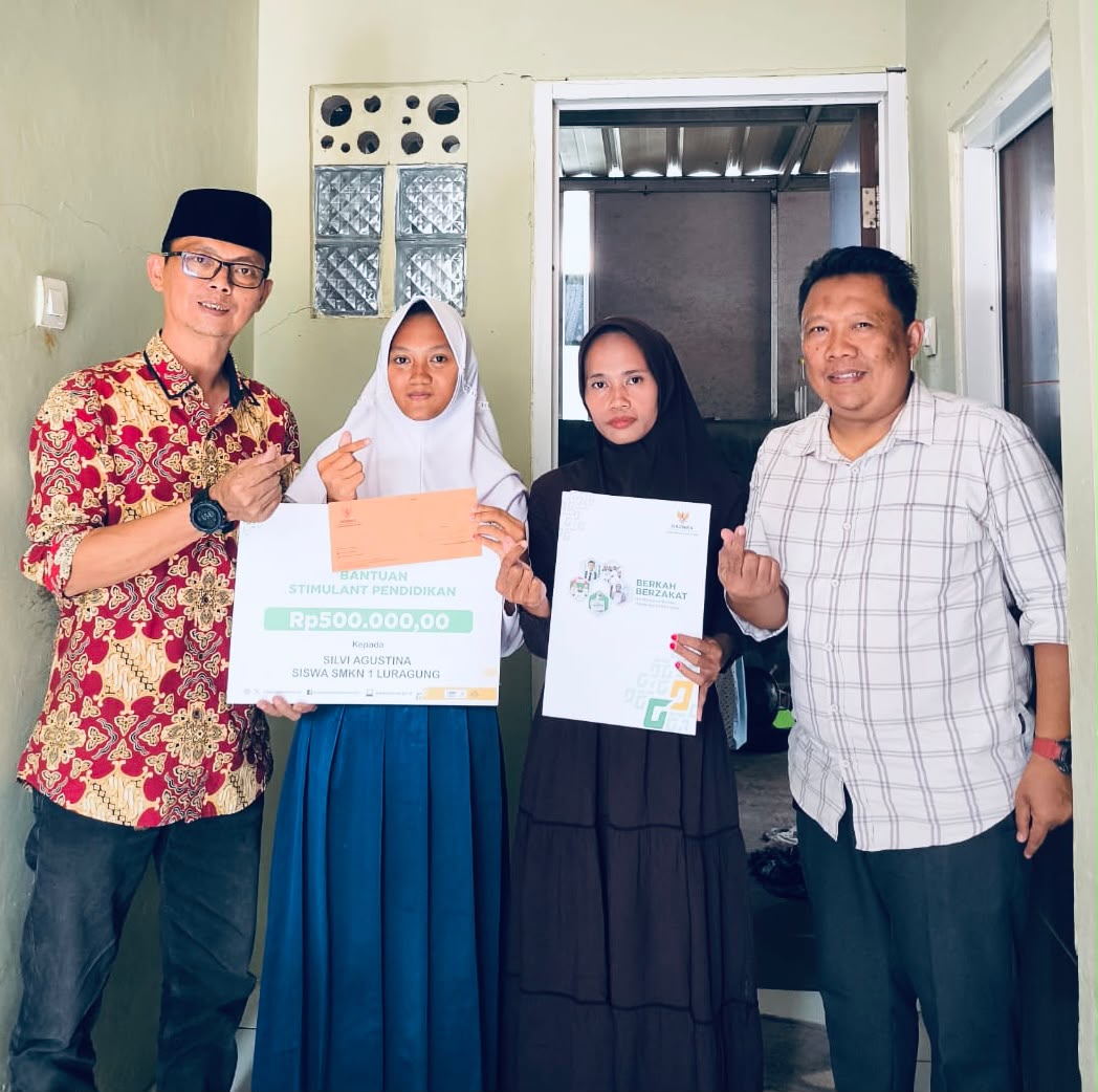 Kisah Silvi, Siswi SMK di Kuningan yang Bertahan Pakai Seragam SMP karena Tak Mampu Beli Seragam Baru