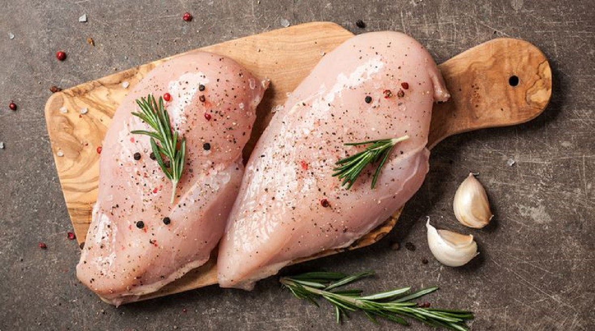 Dijamin Tahan Lama! Inilah Tips Menyimpan Daging Ayam Agar Tetap Segar Selama Bulan Ramadan