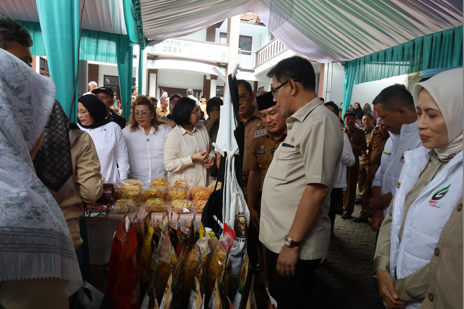 Kuningan Uji Coba Penyempotran Pupuk Menggunakan Drone