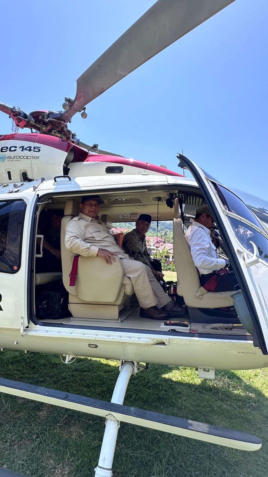 Beres Resmikan Sumur Bor di Desa Pamupukan, Kuningan, Menhan Prabowo Subianto dan Iwan Bule Satu Helikopter
