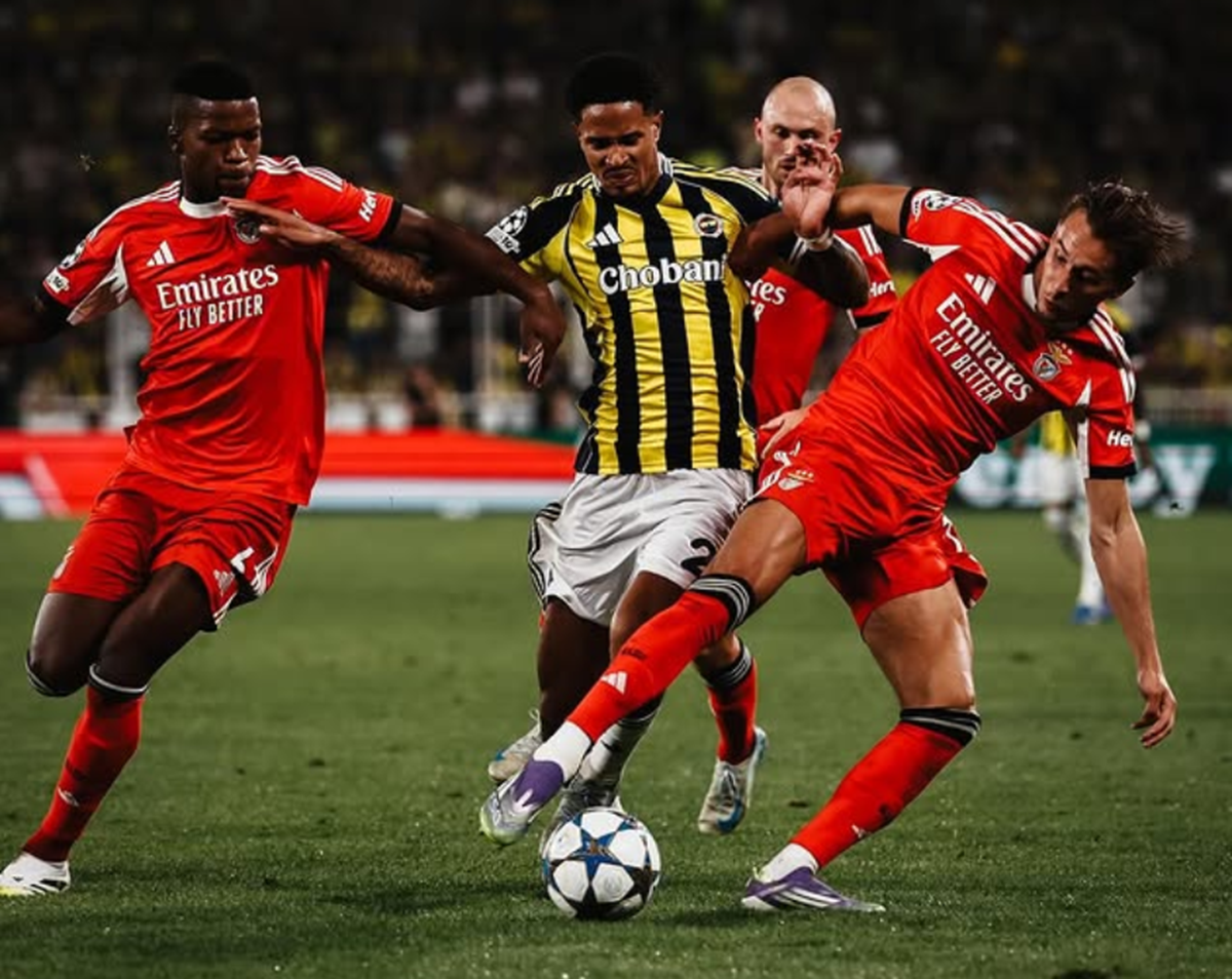 Meski Kalah Lawan Benfica, Jayden Oosterwolde Jadi Sorotan! Statistik Mentereng Lawan Benfica