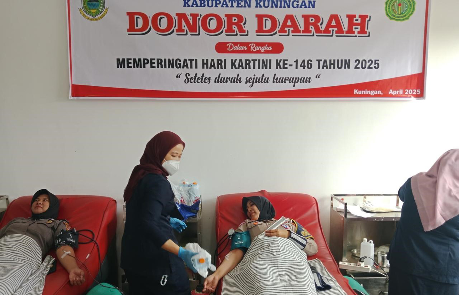 Semangat Hari Kartini, Polwan Polres Kuningan Donor Darah