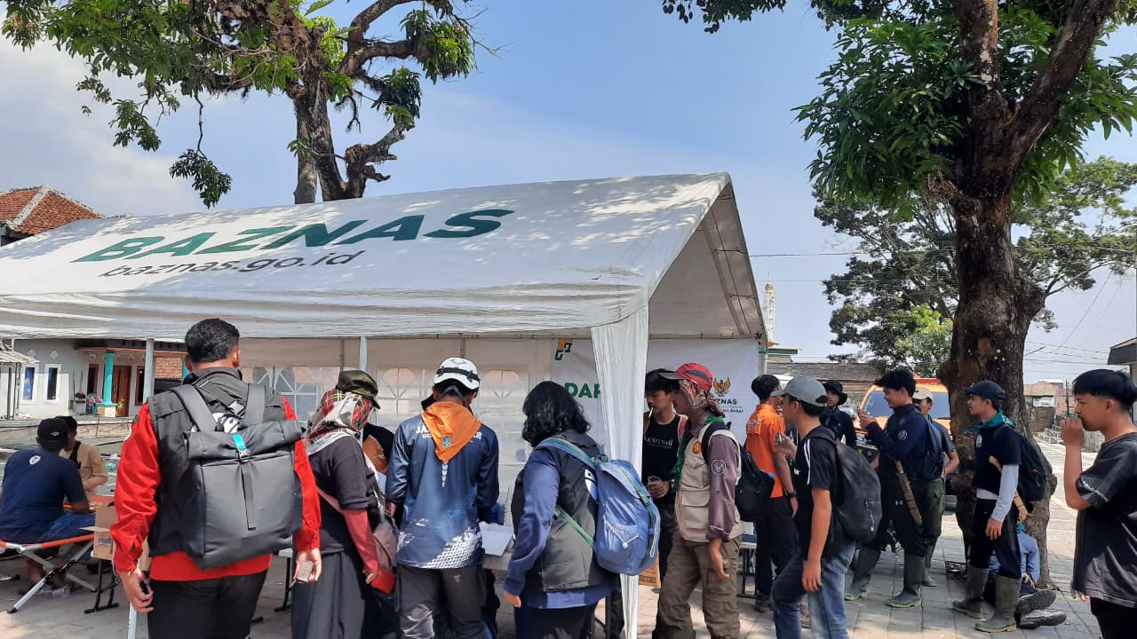 Karhutla Gunung Ciremai, Baznas Buka Posko Dapur Air untuk Relawan