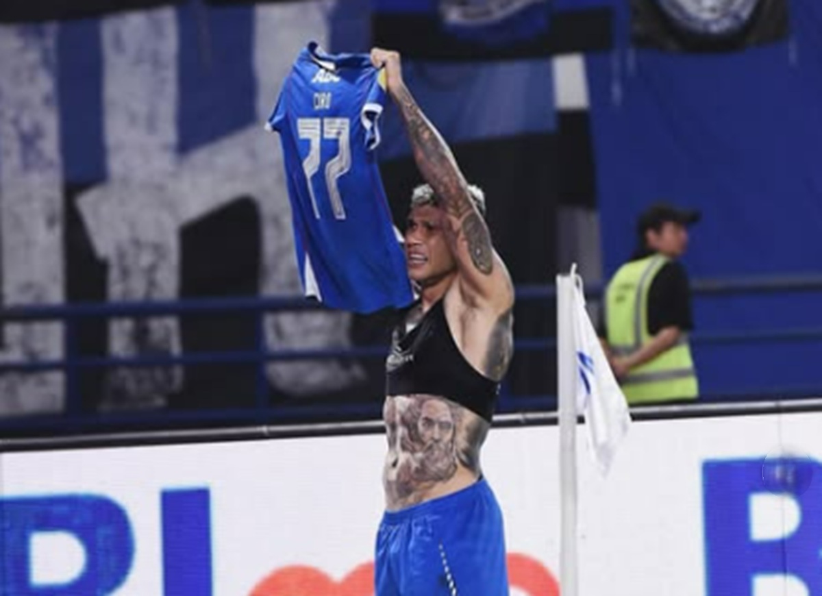 Kode Kode Tato Bikin Geger! Ciro Alves CLBK atau Joey Pelupessy yang Bakal ke Persib di Paruh Musim?