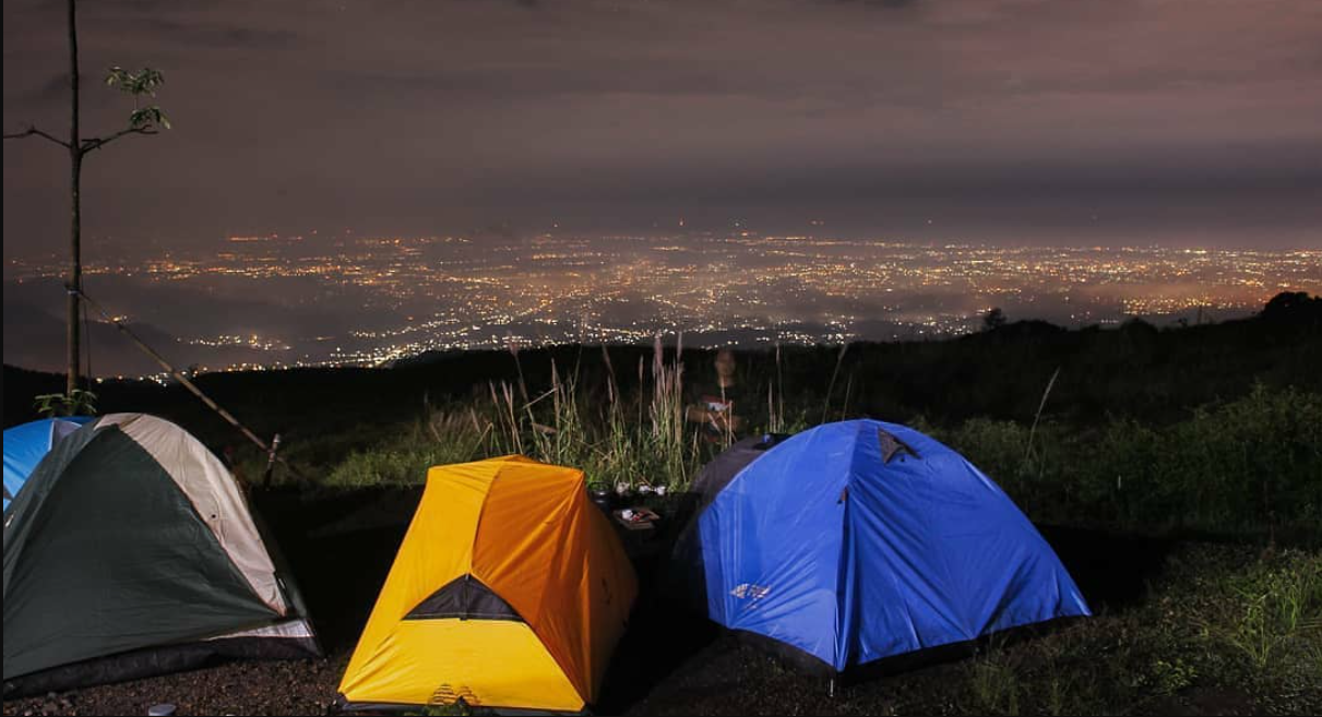 7 Tempat Camping di Wilayah Kuningan, 10 Ribuan Bisa Nikmatin Pemandangan Malam Penuh Bintang