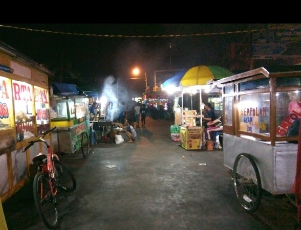 Mencicipi 'Street Food' di Tamcil (Taman Cilimus) Kuningan, Berikut 4 Tips Berburu Jajanan di Sini 