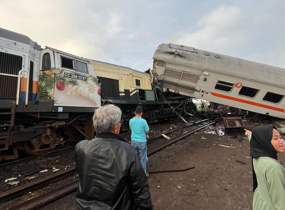 Kecelakaan Kereta Api Turangga - Commuter Line Bandung Raya, Jalur Cicalengka - Haurpugur Terhalang