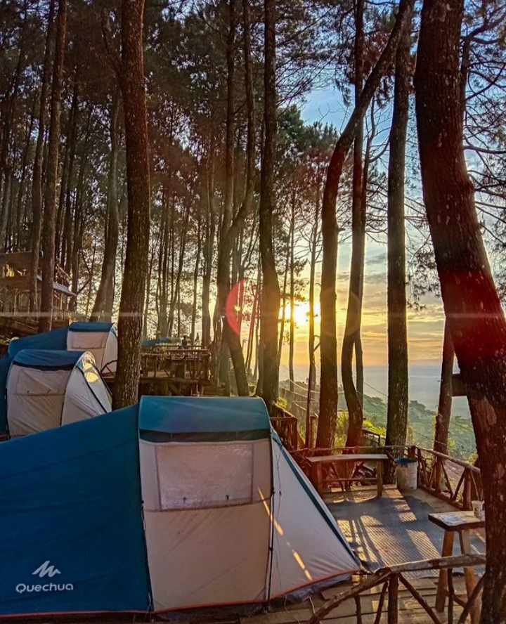 5 Rekomendasi Tempat Camping di Palutungan Kuningan, View-nya Cakep Banget! Bisa Liat Sunrise yang Cantik