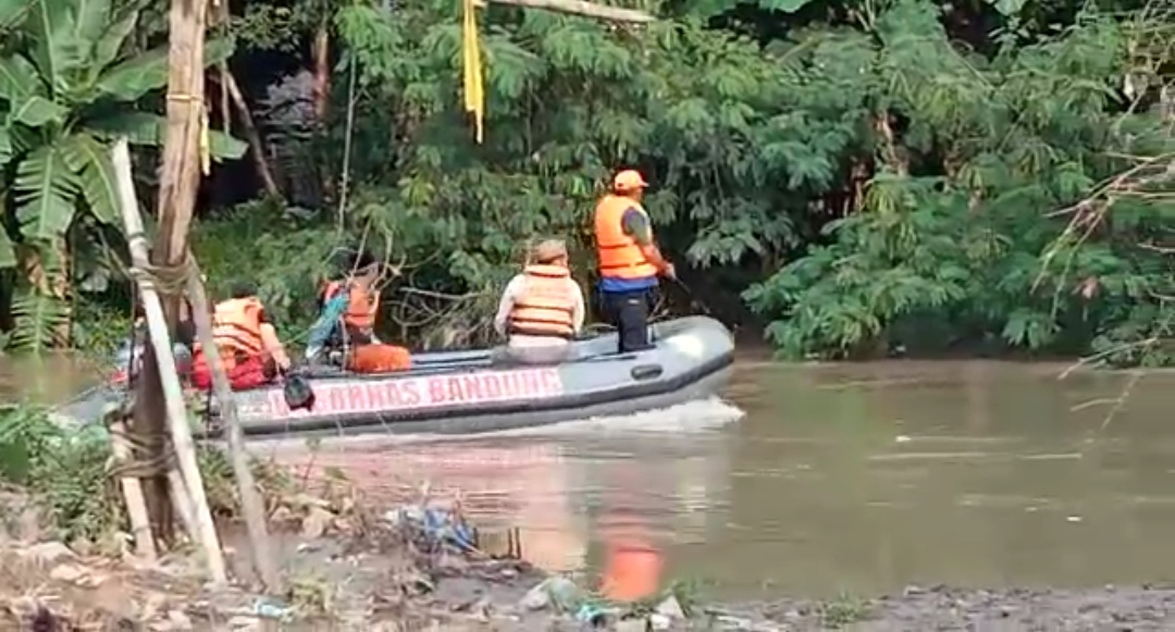 Santri asal Indramayu Terseret Arus Sungai Ciwaringin