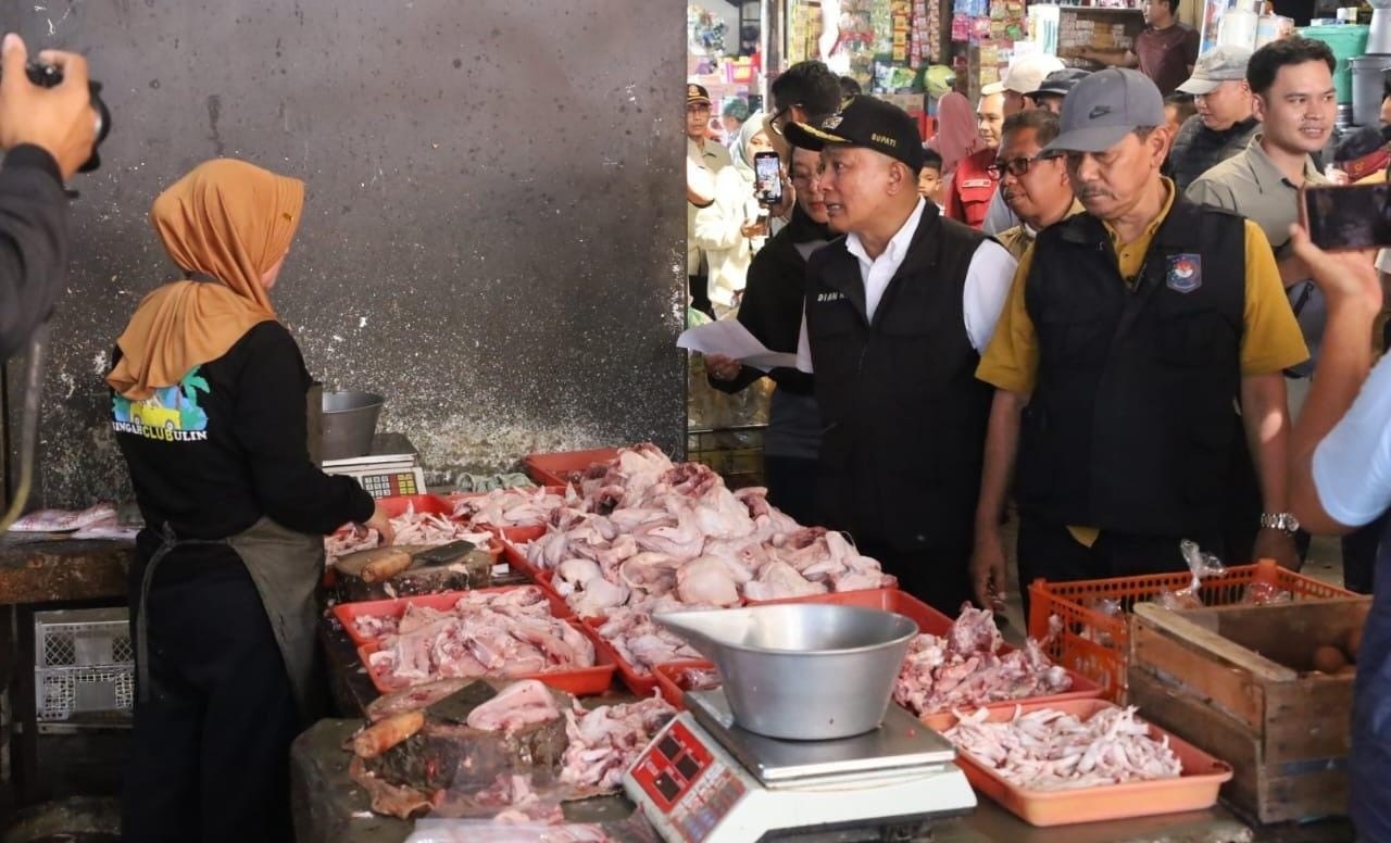 Jelang Nataru, Harga Daging Ayam dan Beras SPHP di Kuningan Naik