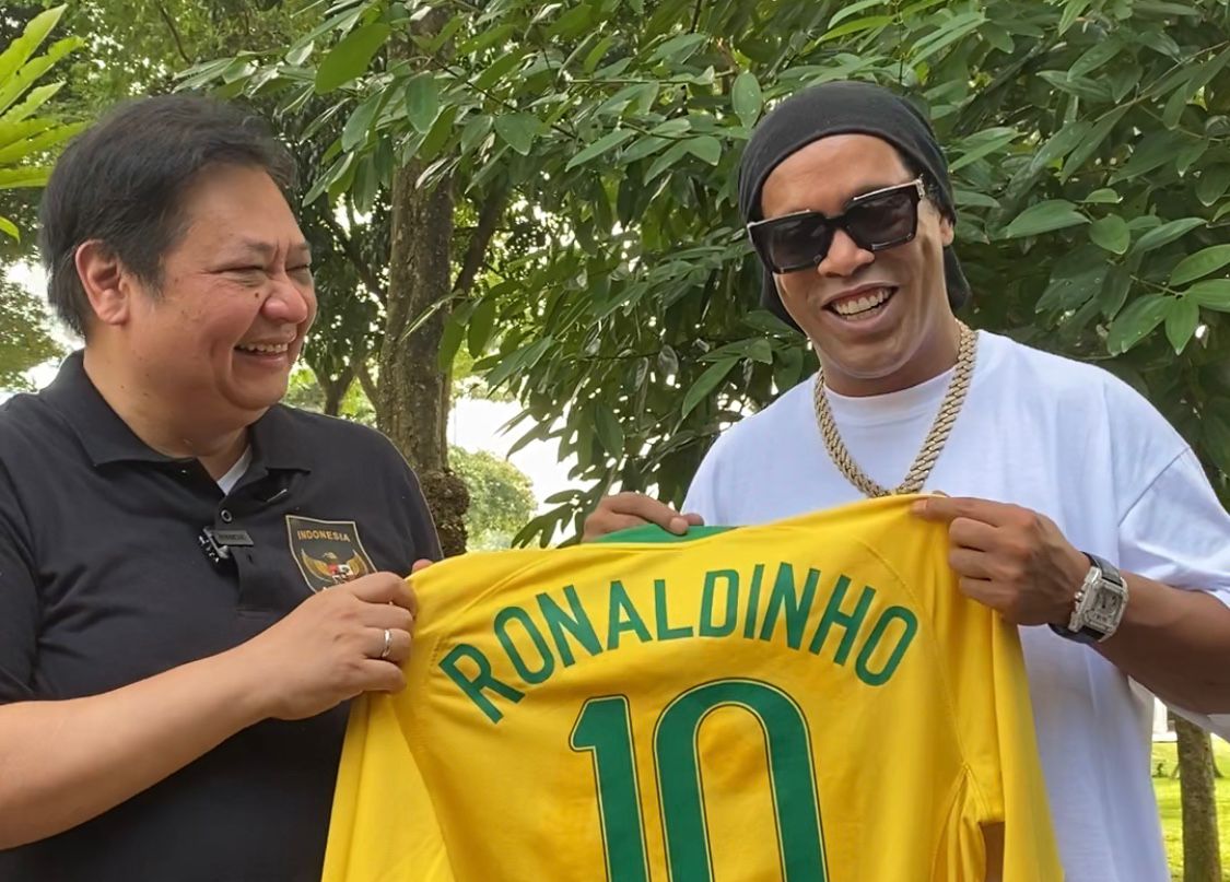 Airlangga Bertemu Ronaldinho, Bahas Dunia Sepakbola 