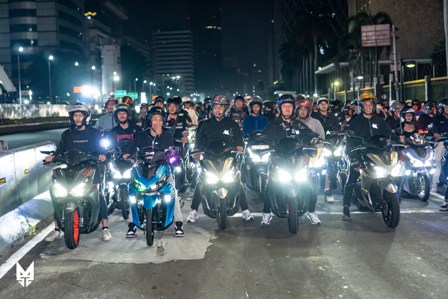 Jakarta Bergetar, Ribuan Biker AEROX Banjiri Ruas Jalan Kota di Malam Hari