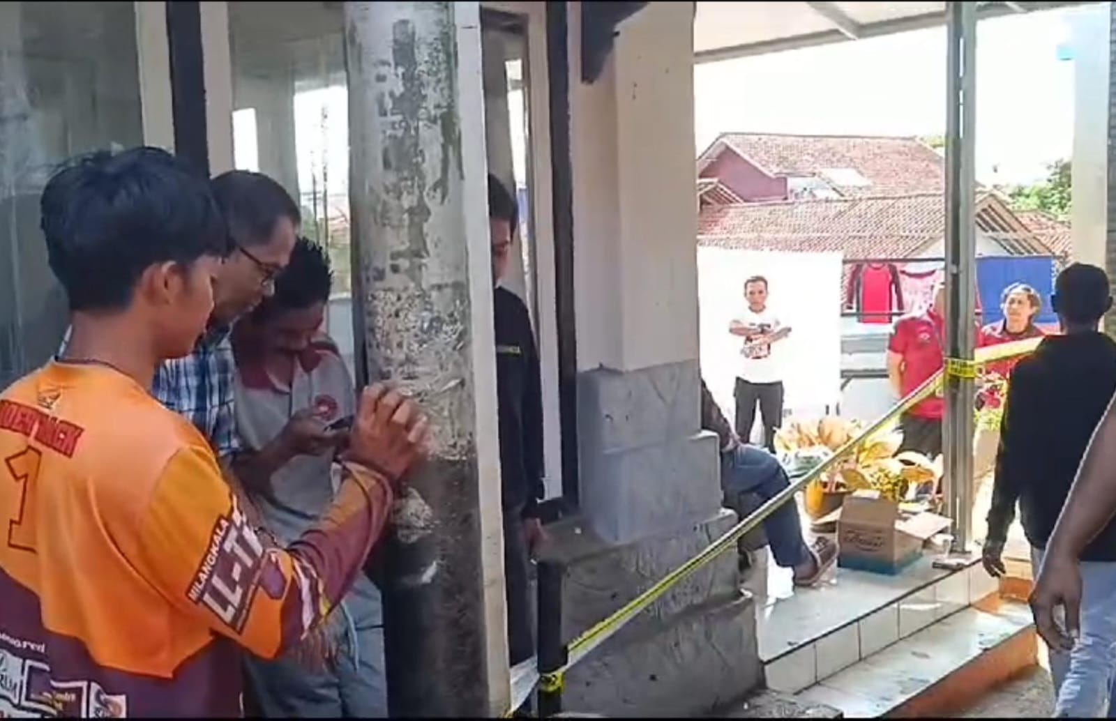 Diduga Gantung Diri, Ibu Muda Ditemukan Tewas Tergantung di Kamar Mandi Kontrakan