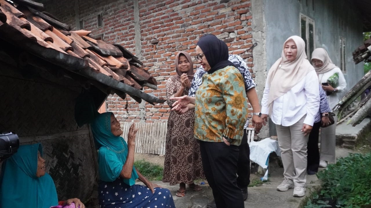 Rumah Bilik Warga Desa Cimahi Terima Program Rutilahu
