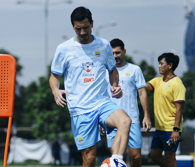 Update Kondisi Pemain Persib Jelang Lawan Dewa United, Yaya Sunarya Puji Kerja Keras Frans Putros